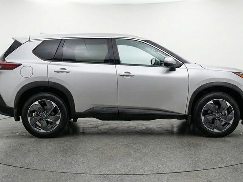 Used 2025 Nissan Rogue SV FWD image 11
