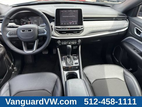 Used 2025 Jeep Compass Latitude w/ Convenience Group AWD/4WD image 26