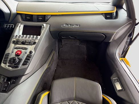 Used 2018 Lamborghini Aventador S image 17