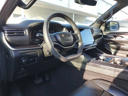 Used 2024 Jeep Wagoneer L 4WD image 17