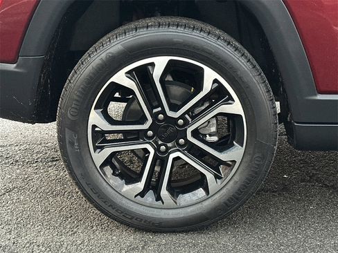 Used 2022 Jeep Compass Limited image 8