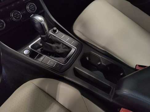 Used 2019 Volkswagen Jetta R-Line w/ R-Line Cold Weather Package FWD image 26