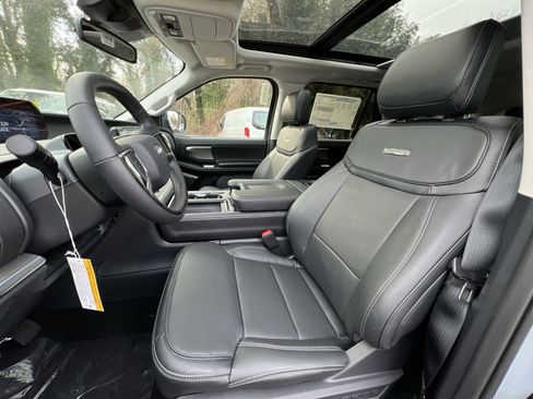 New 2025 Ford Expedition Platinum w/ Driver's Package image 13