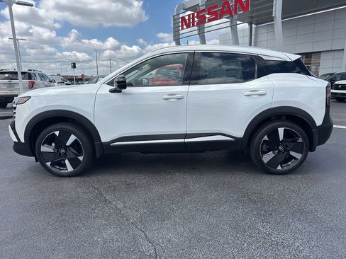 New 2026 Nissan Kicks SR w/ SR Premium Package AWD/4WD image 2