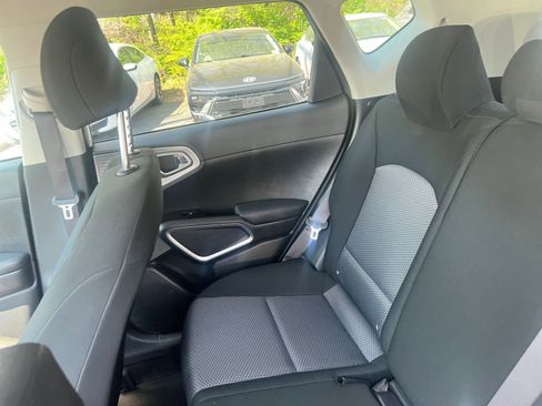Used 2025 Kia Soul LX w/ LX Technology Package image 34