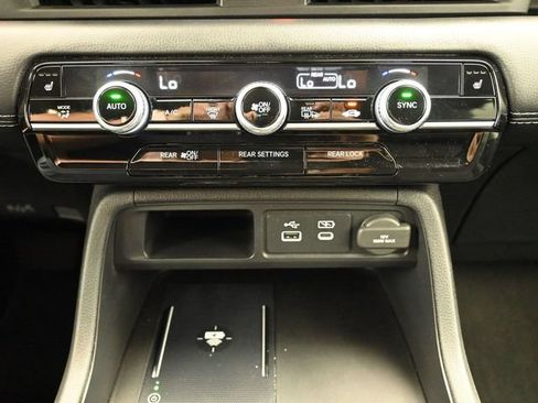 Used 2025 Honda Pilot EX-L image 19