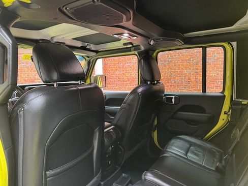 Used 2022 Jeep Wrangler Unlimited Sahara image 24