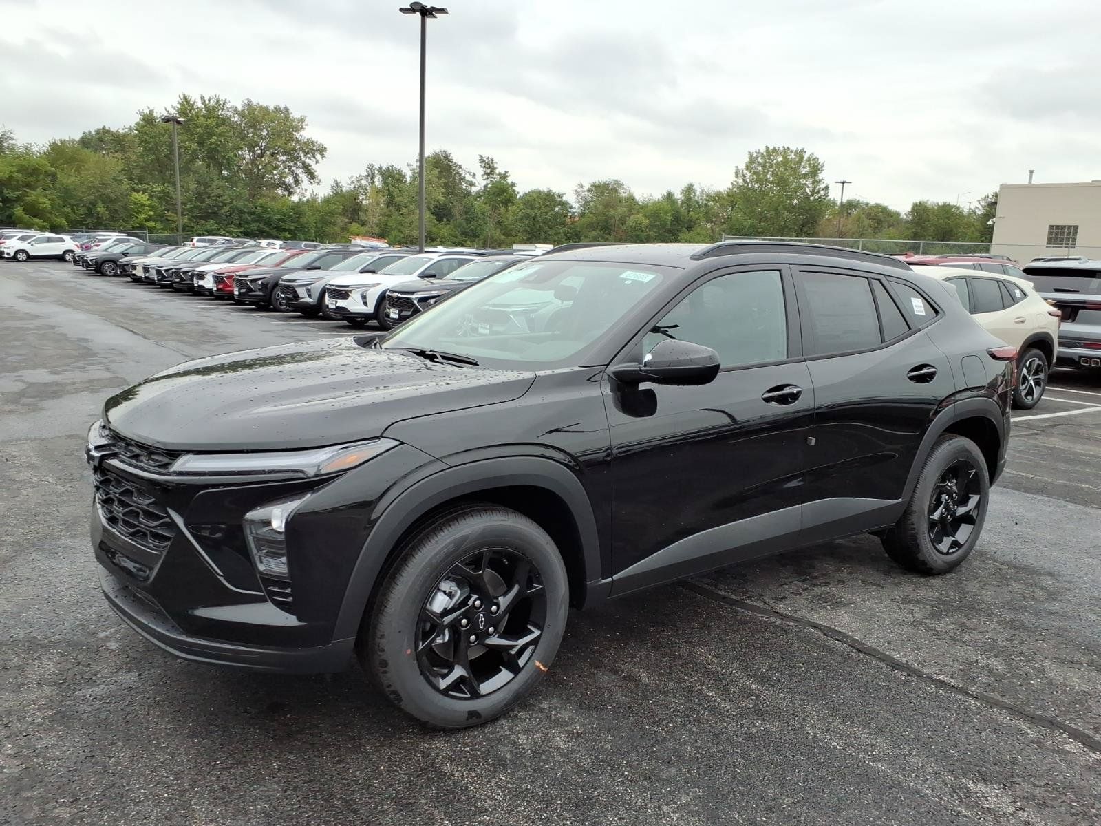 New 2026 Chevrolet Trax LT w/ Midnight Edition FWD image 4