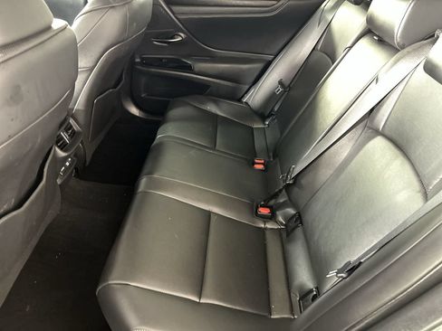 Used 2025 Lexus ES 300h w/ Premium Package FWD image 24