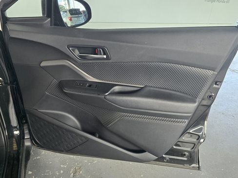 Used 2022 Toyota C-HR XLE image 23