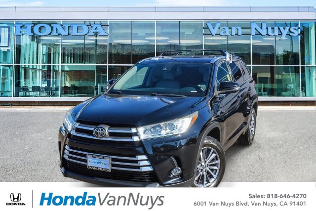 Used 2018 Toyota Highlander XLE w/ Carpet Mat Package (TMS) FWD image 1