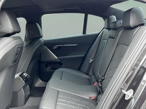 Used 2026 BMW i5 eDrive40 w/ M Sport Package image 29