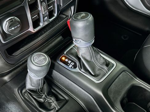 Used 2022 Jeep Wrangler Sahara image 24