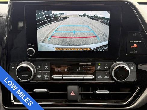 Used 2023 Toyota Highlander XLE AWD/4WD image 20