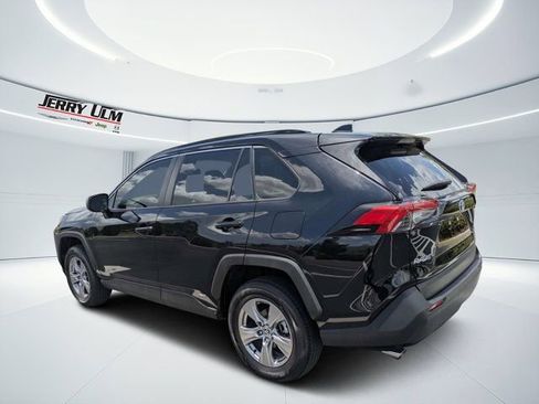 Used 2023 Toyota RAV4 LE AWD/4WD image 5