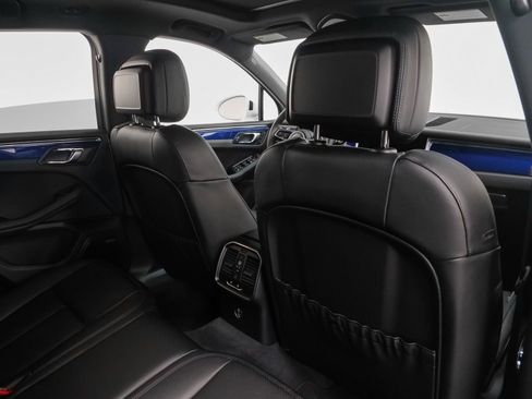 Certified 2025 Porsche Macan image 25