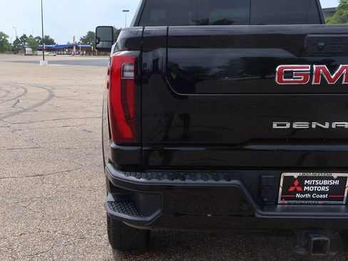 Used 2025 GMC Sierra 3500 Denali w/ Denali Reserve Package AWD/4WD image 18