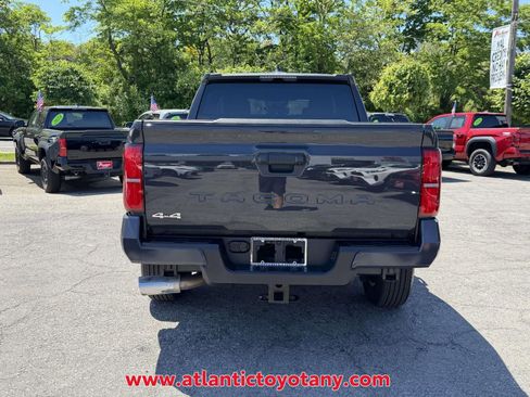Certified 2025 Toyota Tacoma SR5 AWD/4WD image 8