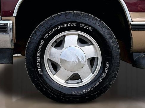 Used 1999 Chevrolet Tahoe Z71 w/ Comfort & Security Pkg AWD/4WD image 9