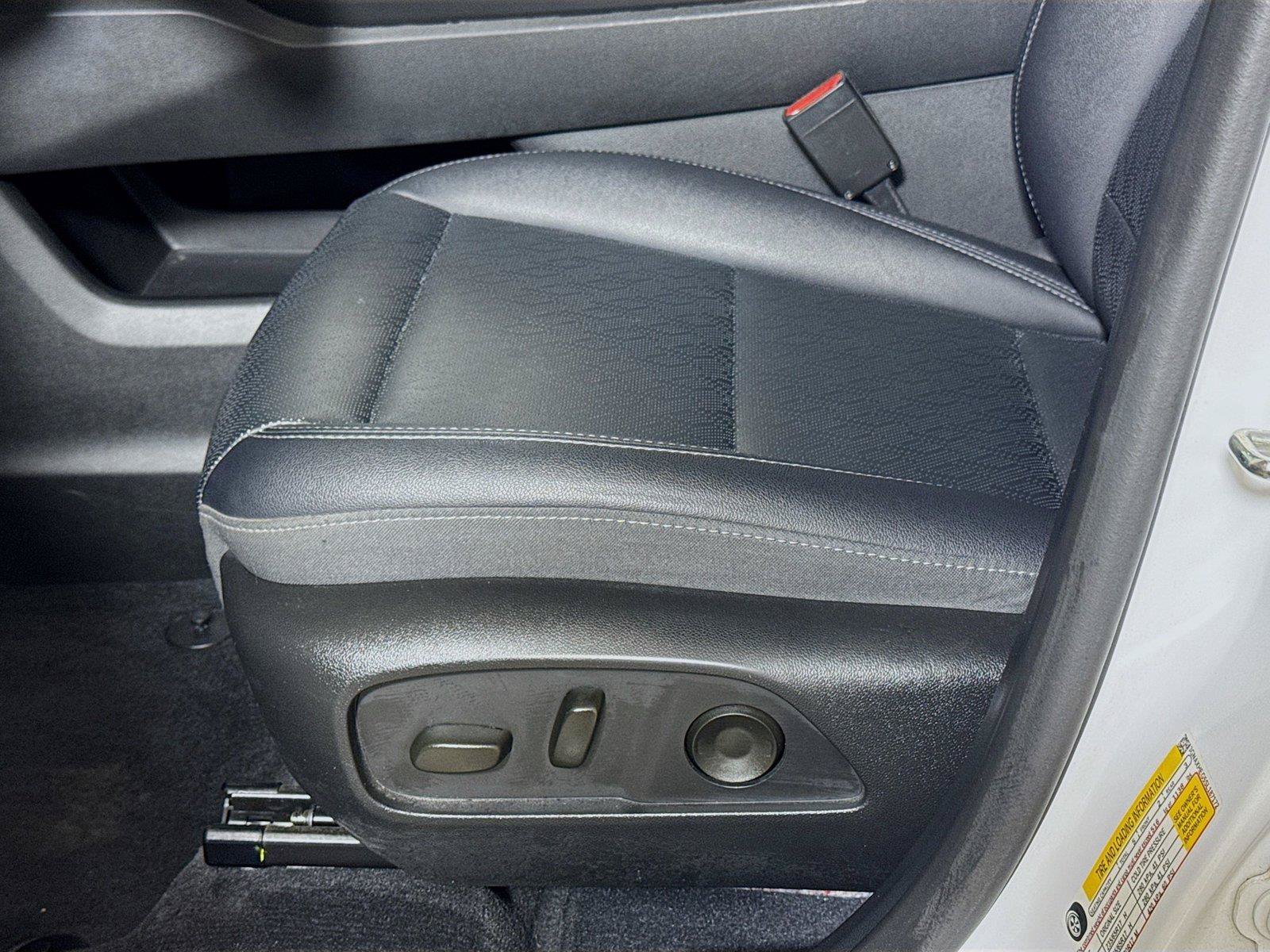 Certified 2025 Chevrolet Equinox LT w/ Convenience Package II FWD image 17