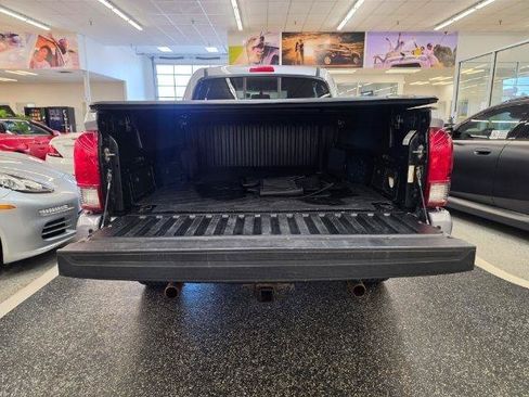 Used 2017 Toyota Tacoma SR5 RWD image 39