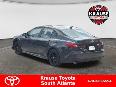 Used 2025 Toyota Camry SE w/ Convenience Package FWD image 5