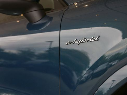 Certified 2025 Porsche Cayenne E-Hybrid image 14