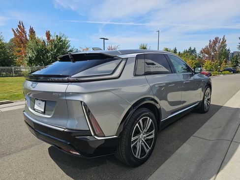Certified 2024 Cadillac Lyriq Luxury AWD/4WD image 7
