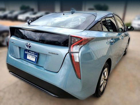 Used 2017 Toyota Prius Three w/ Carpet Mat Package FWD image 16