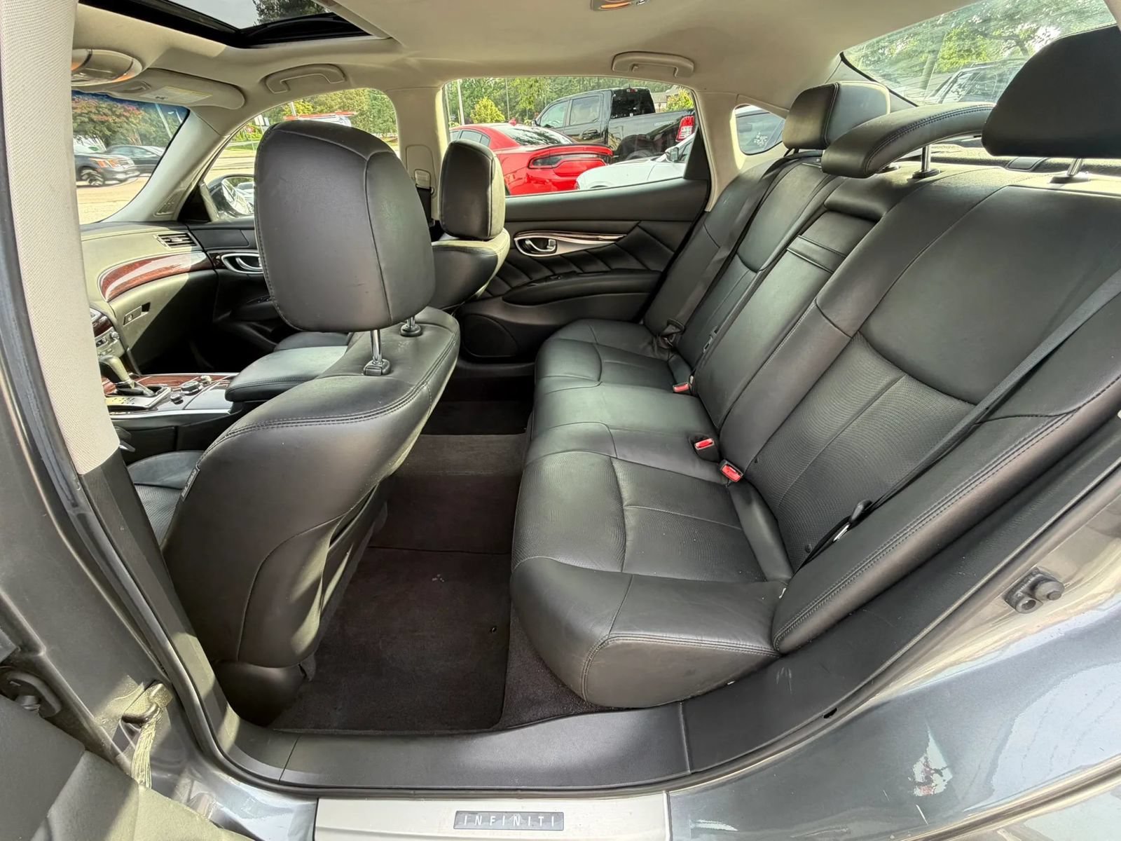 Used 2017 INFINITI Q70 L 3.7 AWD/4WD image 24