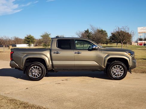 Used 2025 Toyota Tacoma Limited image 7