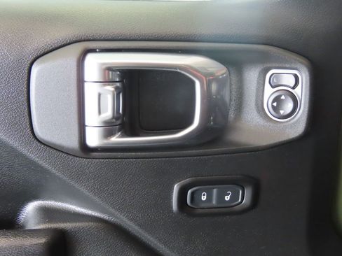 Used 2021 Jeep Wrangler Sport S image 28