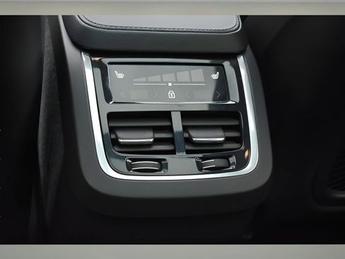 Used 2023 Volvo XC90 B5 Core w/ Protection Package Premier image 16