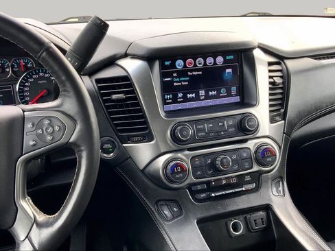 Used 2018 Chevrolet Suburban LT RWD image 7