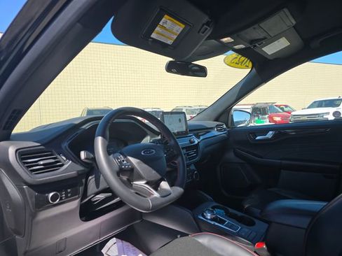 Certified 2025 Ford Escape ST-Line AWD/4WD image 12