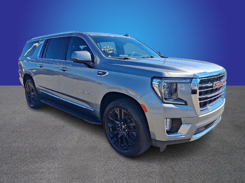 Used 2023 GMC Yukon XL SLT w/ SLT Premium Package AWD/4WD image 3