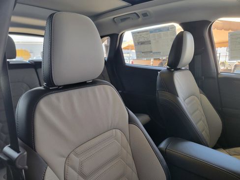 New 2024 Ford Escape SE w/ PHEV Premium Package FWD image 14