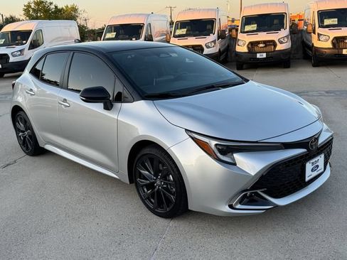 Used 2025 Toyota Corolla XSE FWD image 3