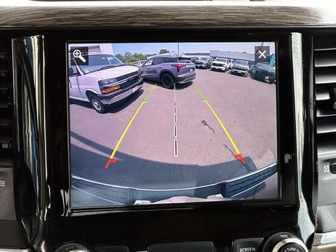 Used 2019 RAM 1500 Laramie AWD/4WD image 10