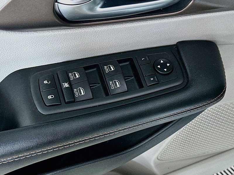 Used 2019 Chrysler Pacifica Touring-L Plus w/ Advanced Safetytec Group FWD image 20