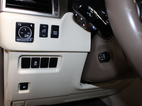 Used 2011 Lexus GX 460 w/ Comfort Plus Pkg AWD/4WD image 21