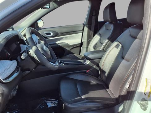 Used 2024 Jeep Compass Latitude image 21