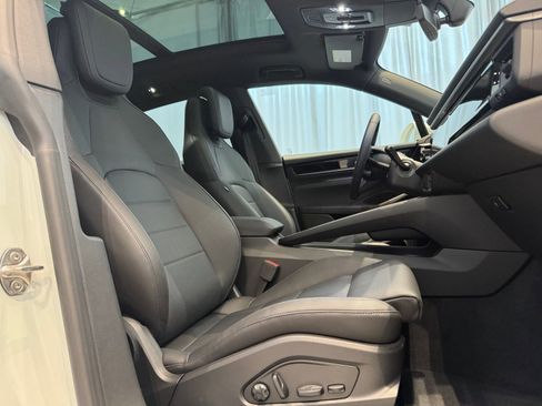 Certified 2025 Porsche Macan Electric image 24