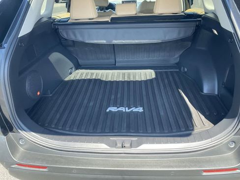 Used 2022 Toyota RAV4 XLE Premium image 23