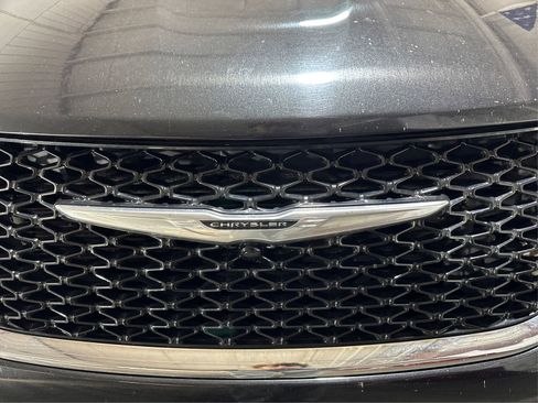 Used 2022 Chrysler Pacifica Touring-L FWD image 24