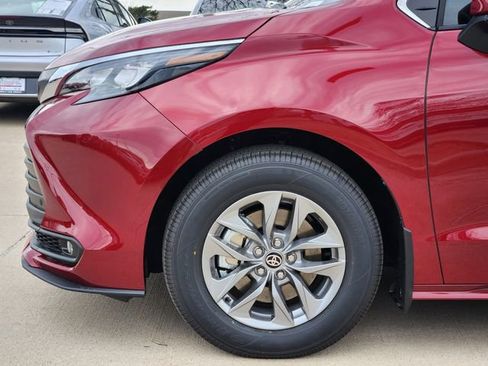New 2026 Toyota Sienna XLE image 5