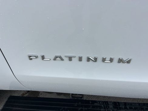 Used 2025 Ford Expedition Platinum AWD/4WD image 3