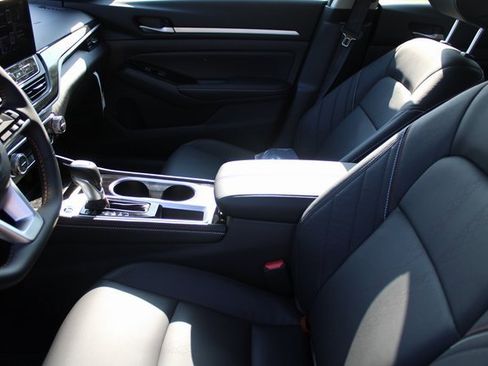 New 2025 Nissan Altima 2.5 SR w/ SR Premium Package image 9