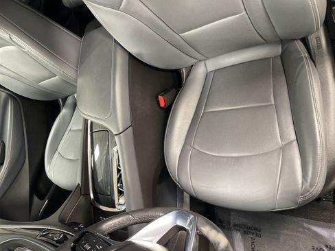 Used 2023 Buick Enclave Essence w/ Experience Buick Package AWD/4WD image 16