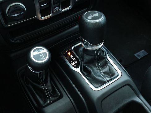 Used 2023 Jeep Wrangler Unlimited Sahara AWD/4WD image 24